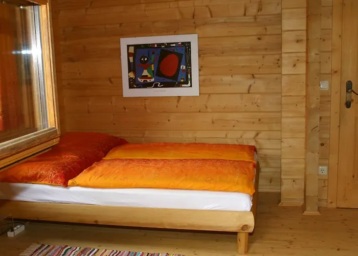Gästezimmer im Holzhaus im Grünem